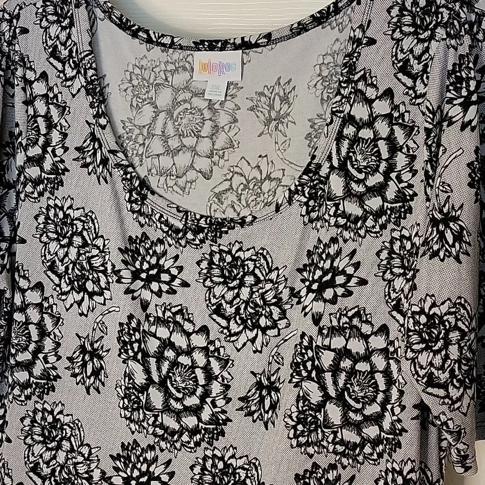 LuLaRoe Dress Nicole 2XL Black Gray White Floral Lace Pattern Short Sleeve - Picture 2 of 5